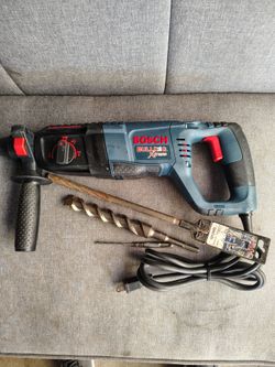 BOSCH BULLDOG XTREME ROTARY HAMMER $165