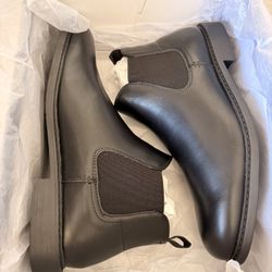 New in box! Never Worn. Steve Madden Men’s Boots Size 10