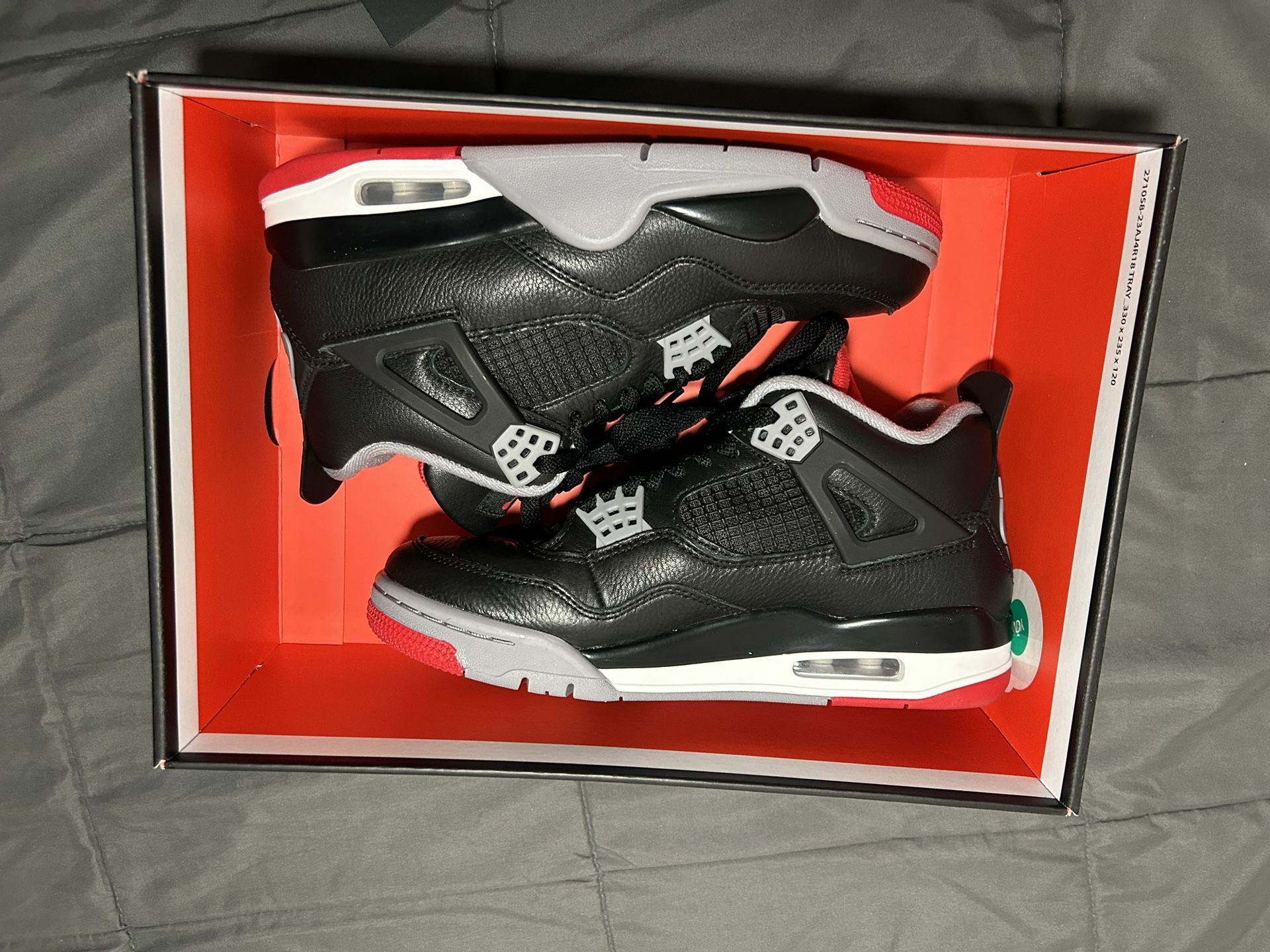 Air jordan 4 retro size 7, slightly used, 270$, price may be negotiable.