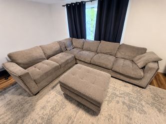 Thomasville Sectional Couch with Ottoman – Clean & Spacious