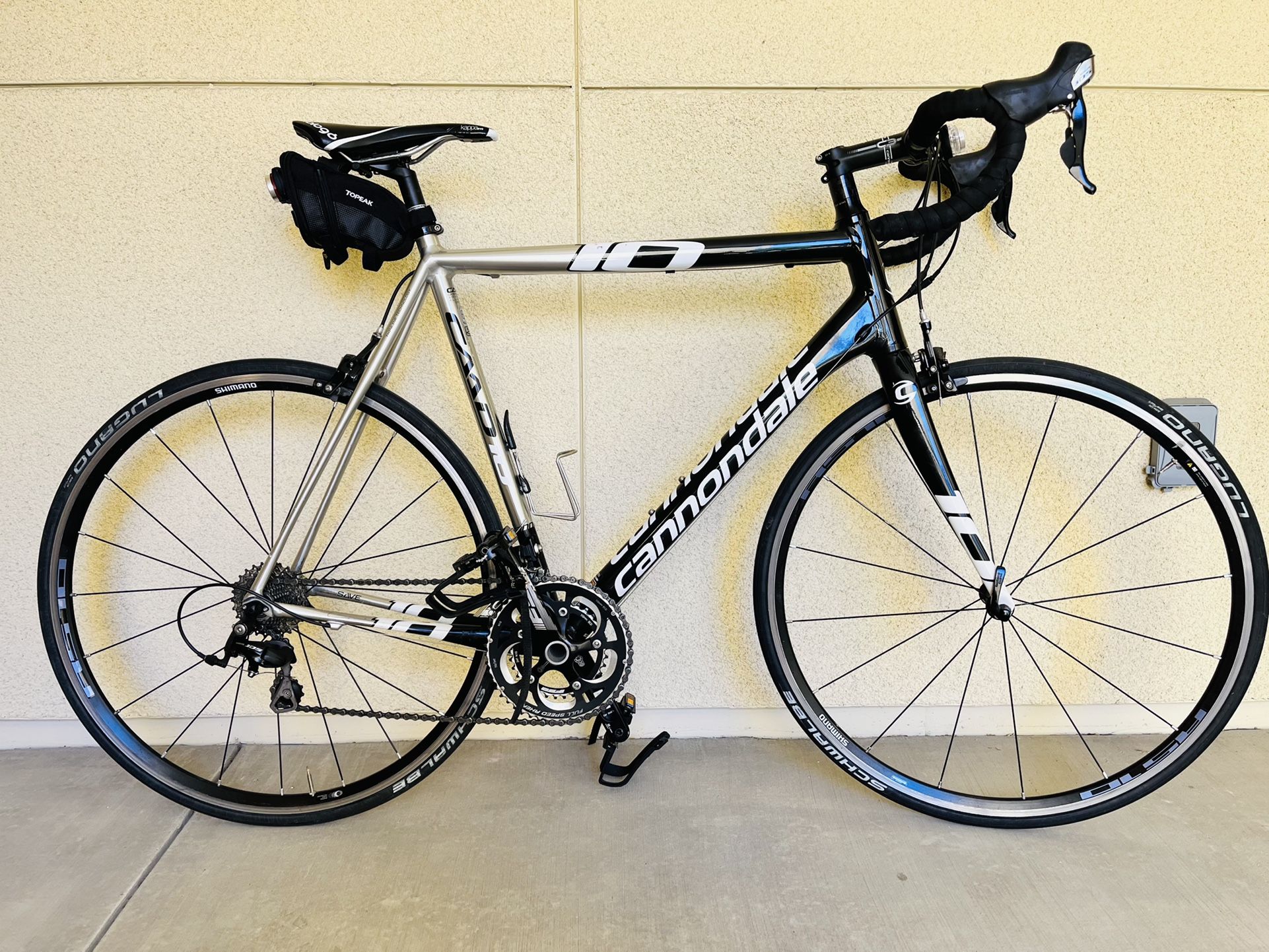 60cm Cannondale CAAD10 road bike