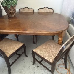 TABLE AND CHAIRS FREE DELIVERY 🚚 