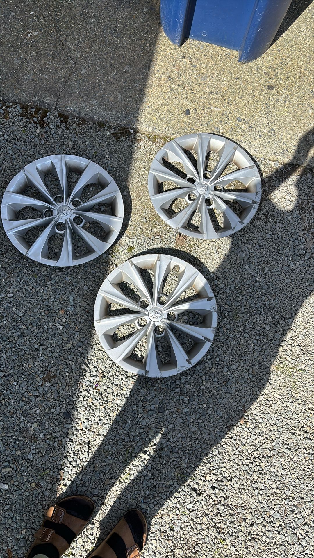 16 ‘ wheel covers for toyota 30$ for all 3