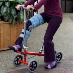 Knee Scooter/ SEATED!/~~MakeMeAnOffer ~