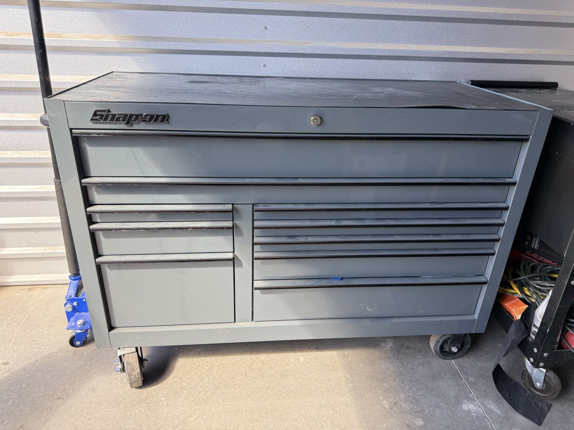 55" 10-Drawer Double-Bank Classic Series Roll Cab (Storm Gray w/Black Trim)