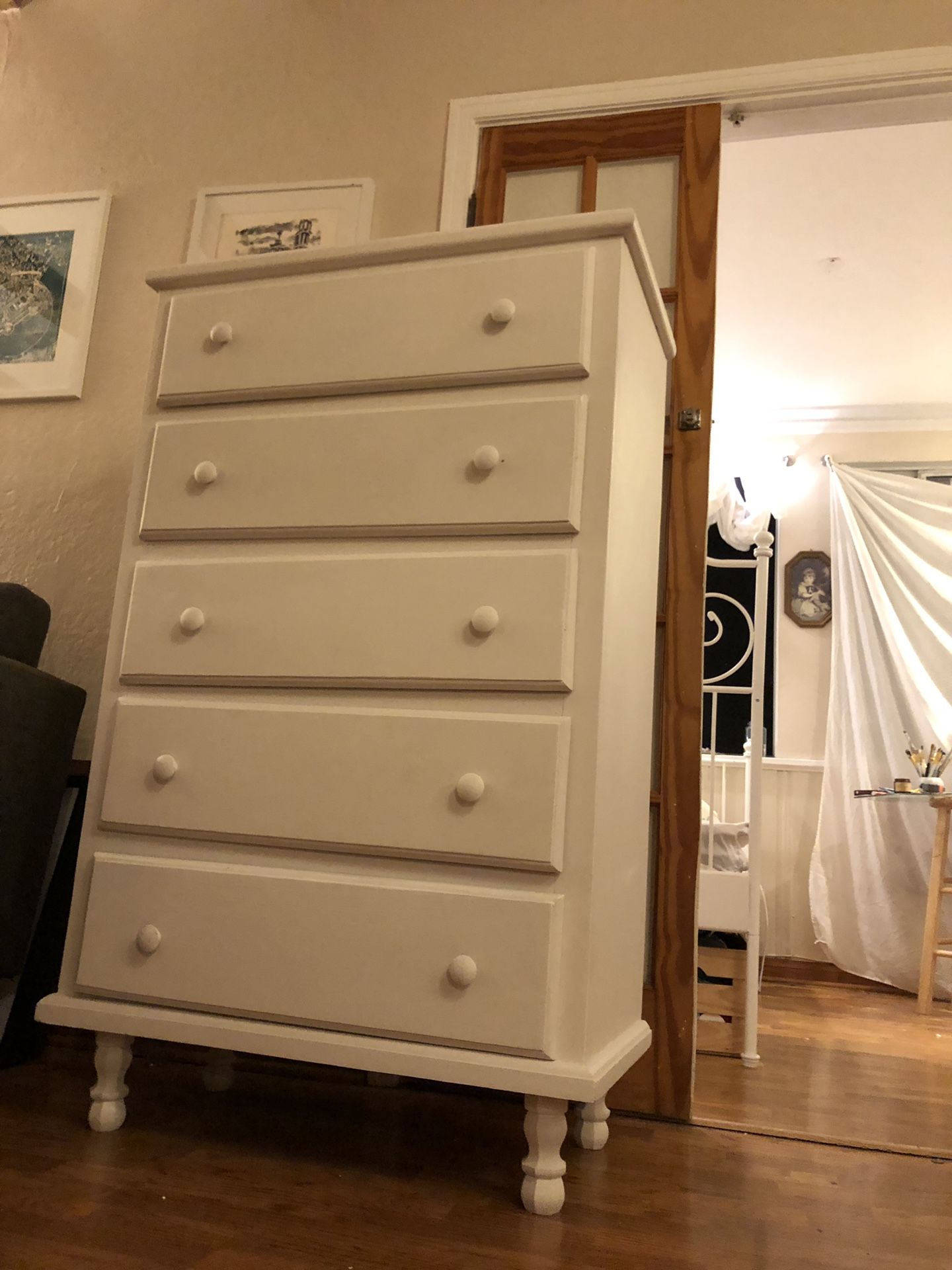Dresser 5 drawer dresser chest white for Sale in Los Angeles, CA OfferUp
