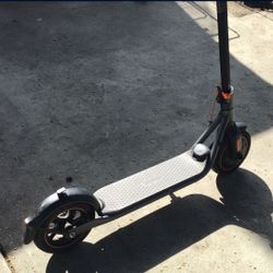 Ninebot F32 scooter