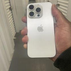 iPhone 15 Pro (128gb) UNLOCKED 