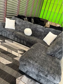 Nice grey sectional sofa couch (DELIVERY AVAILABLE)