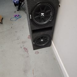 2 Kicker Competition 10s In Ported Box And Amp