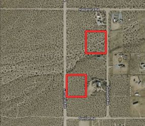 2 terrenos (4.53 Acres Landers, San Bernardino County, CA (Power & Water) L