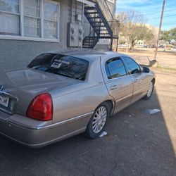 2003 Lincoln Town Car