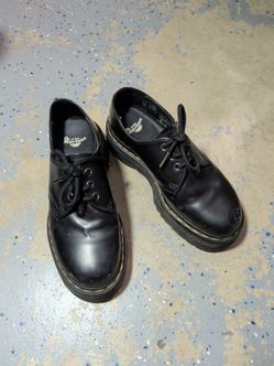Dr. Martin AirWair: US M size 6 / US L size 7