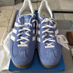  Adidas  Women's size 9 New, never worn, and comes with original box and extra laces Pick up in Los Angeles