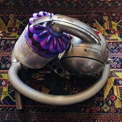 Dyson DC39 Vacuum Cleaner 