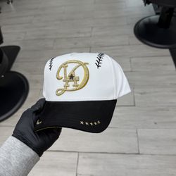 LA D WHITE/GOLD/BLK HAT