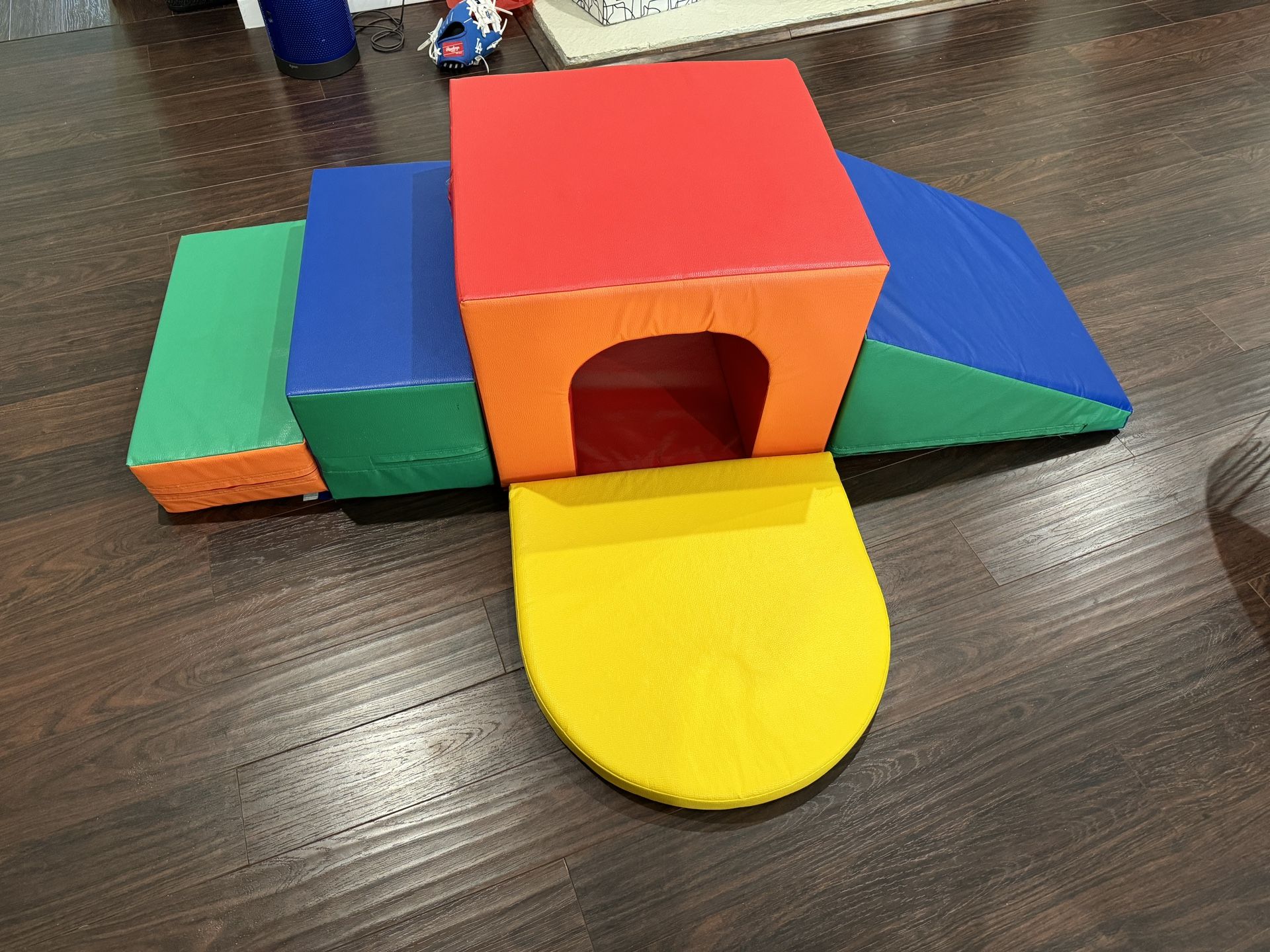 Lakeshore Learning Tot Tunnel Climber