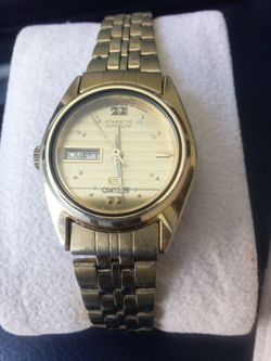 Bundled deal 🤝 100$ cash for pair of Seiko 5