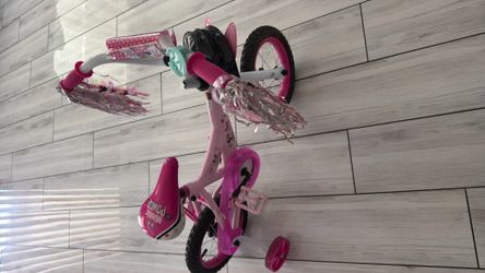 Minnie Mouse girl training bike