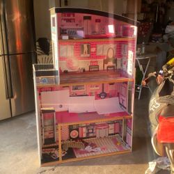 Doll House SOLD AS IS