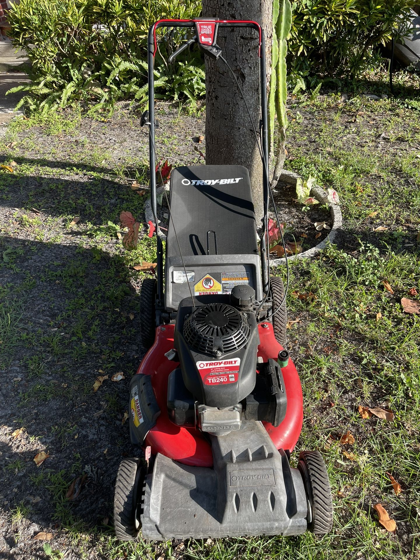 Self Propelled High Wheel Lawn Mower Troy-Bilt 21” Cut With A Honda Engine