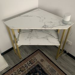 Corner desk
