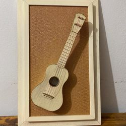 PAREJA DE CUADROS  DE MADERA DISEÑO INSTRUMENTO MUSICAL MONTADO