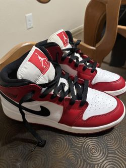 Nike Air Jordan 1 Mid Chicago