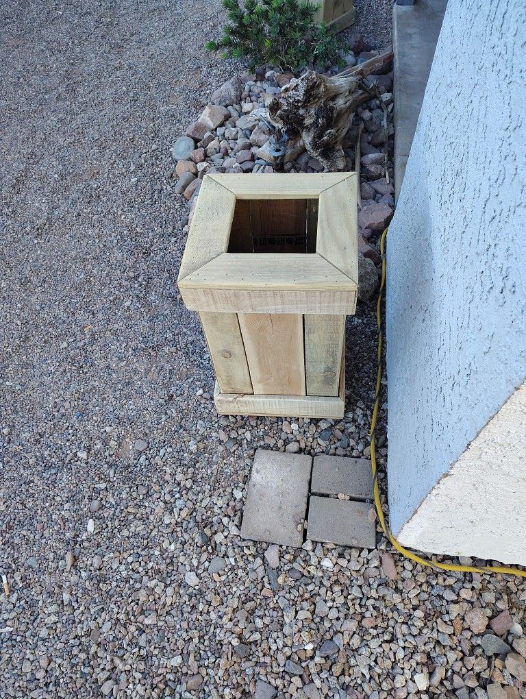 Plant Holder , Yard Decor