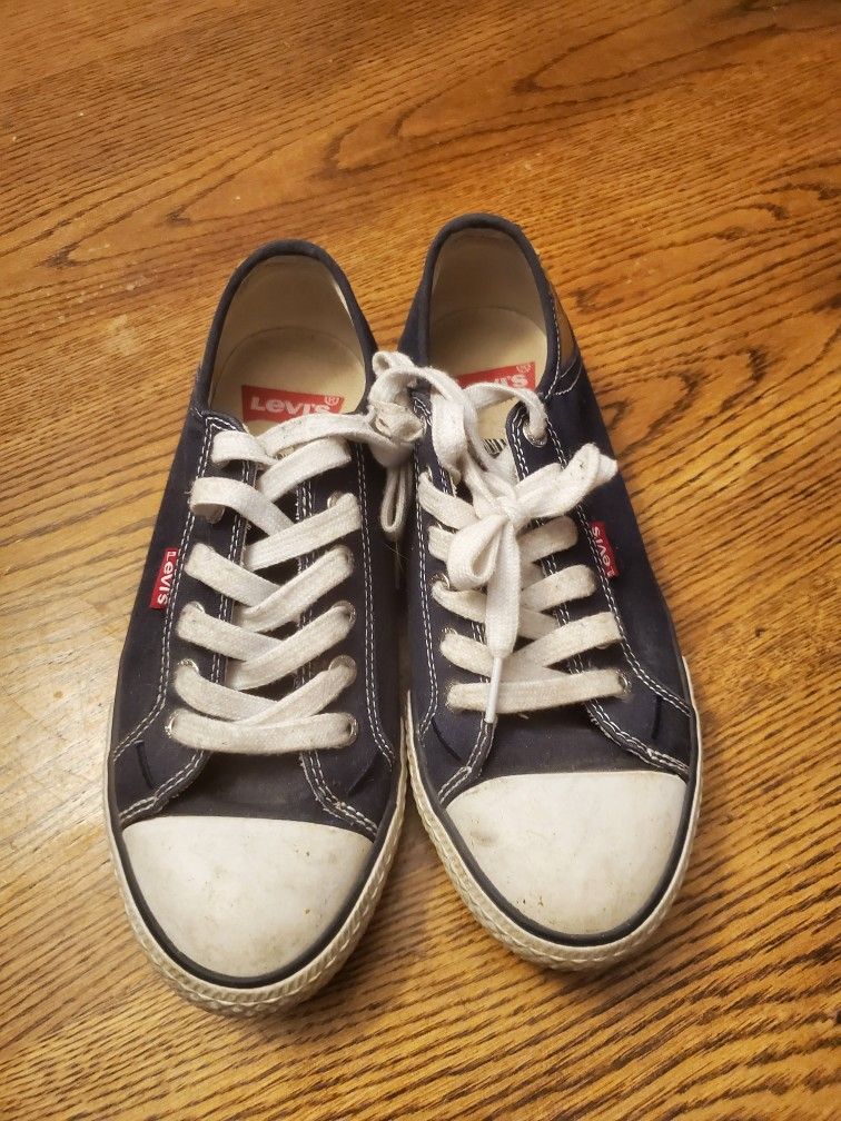Cute Levi’s Canvas Lace Up Shoes