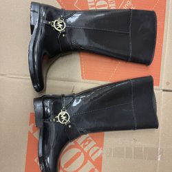 MK boots size 8