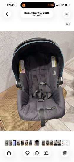 Baby car seat (GRACO SNUGRIDE)