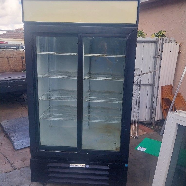 Beverage Air 2 Doors Cooler