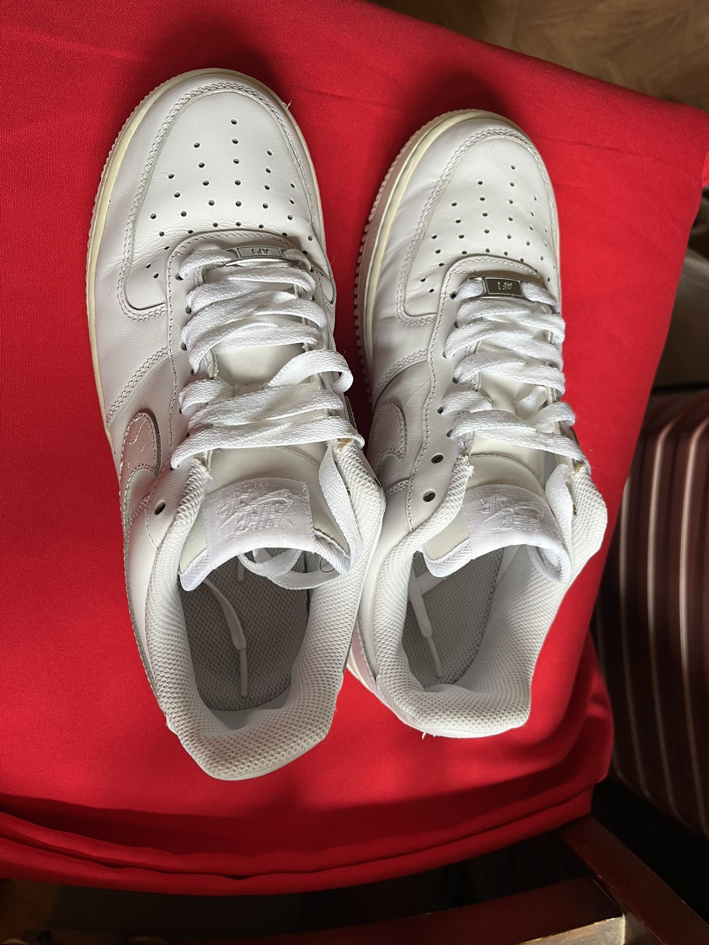 Tengo A La Venta Estos Tenis En Buenas Condiciones Lavados Listos Para Usarlos $30 Size 7 1/2 
