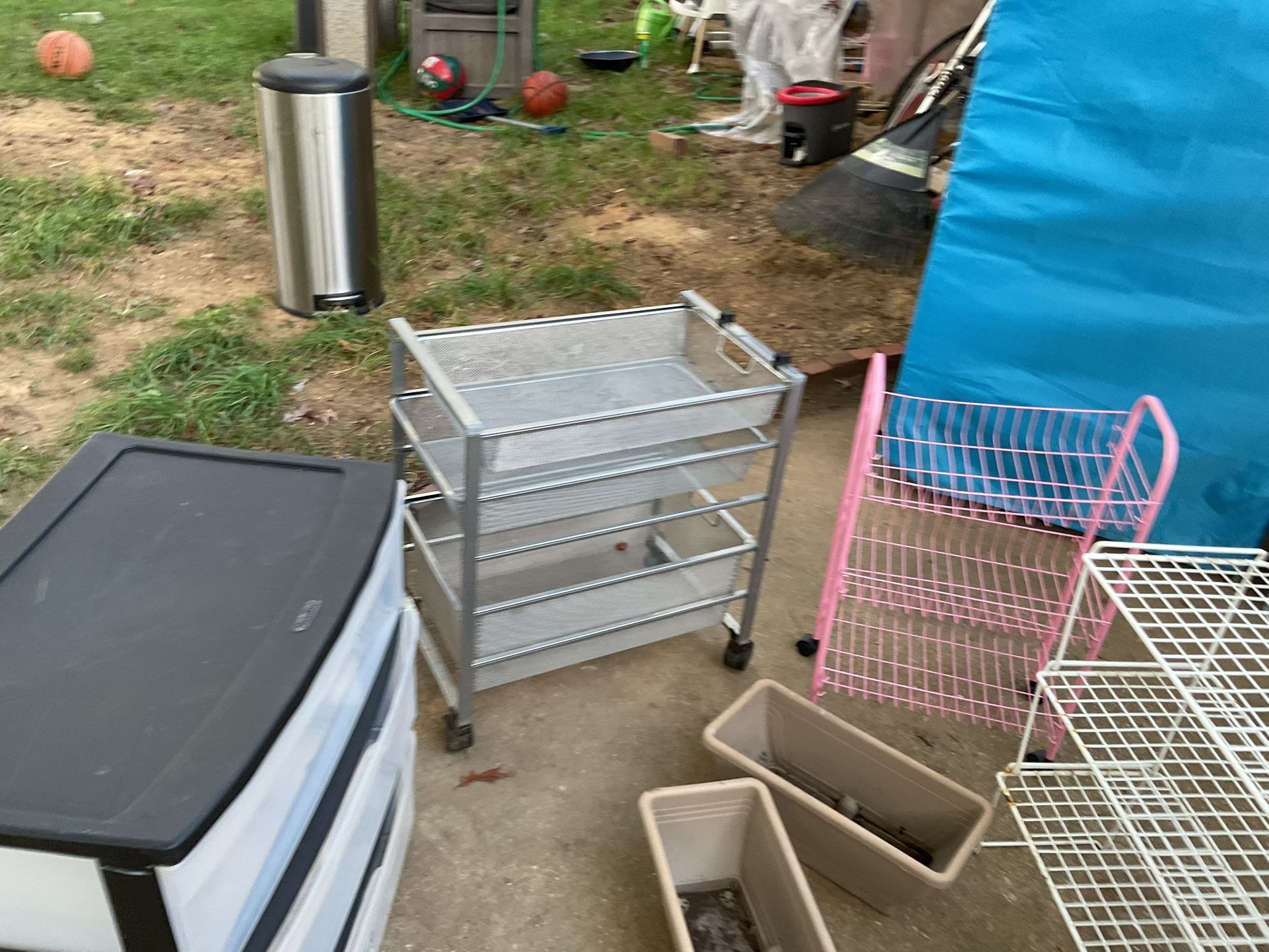 A Few Storages Items For The House, In Very Good Conditions, Including Pots For Plants (NO SHIPPING)