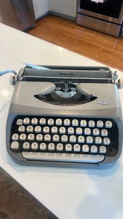 Royal Royalite Vintage Typewriter