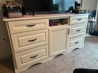 White Wooden Drawer Set