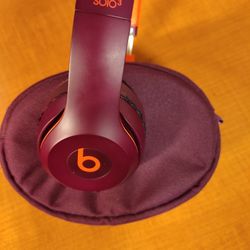 Beats Solo 3 Wireless Headphones, Including Charger , iPhone adapter,Beat Aux Cord. Cosmetic 7/10.. Function 10 Out Of 10