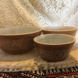 Vintage Pyrex brown woodlands pattern 1970s like new condition three bowl set