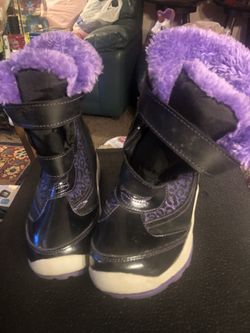 Girls Lined Boots.     Size 13Y