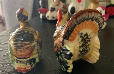 vintage ceramic turkey salt and pepper shakers, frequently identified as "Tom and Hen" pairs often manufactured in Japan during the mid-century era