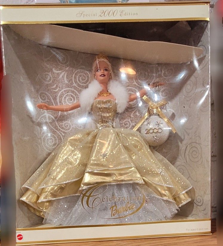 Barbie Celebration SE 2000 Holiday Doll