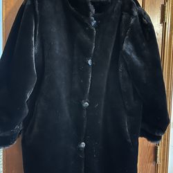 Vintage Women’s reversible 2X Black Faux Fur Coat J. Perry