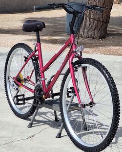 Women's mountain bike size 26