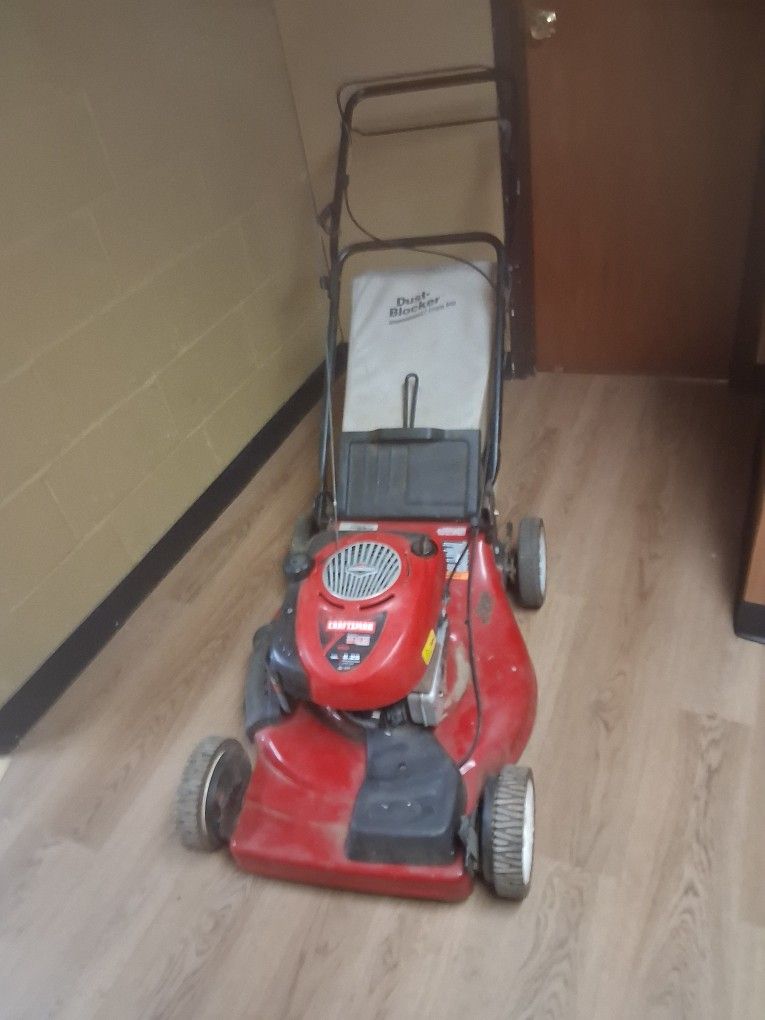 Self Propelled Lawn Mower Runs Great