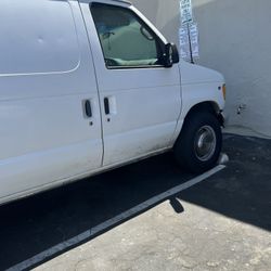 2001 Ford E-350 Corre Bien