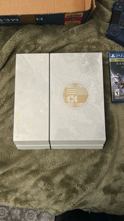 PS4, Destiny Taken King Edition. 4 Controllers