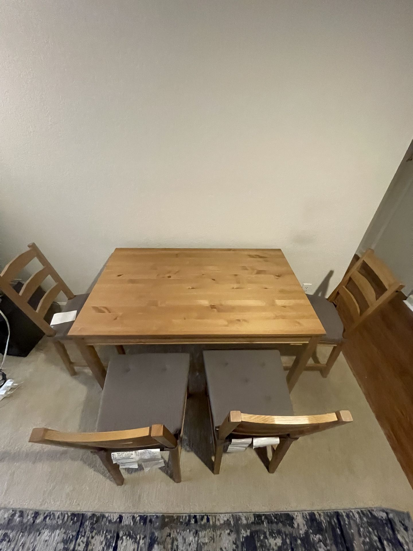 Dining Table with 4 chairs