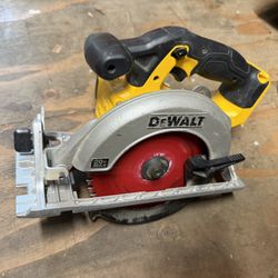 Dewalt Saw 6 1/2 20v