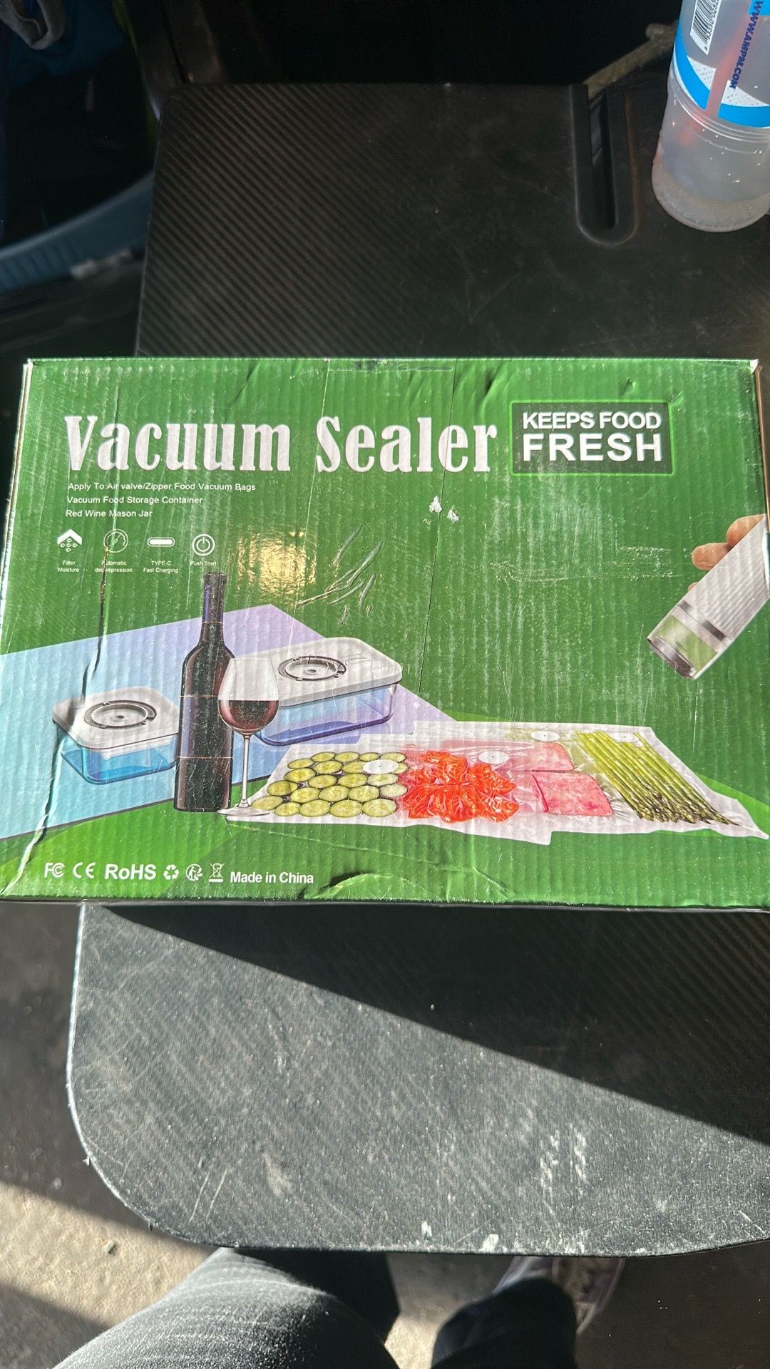Vacuum sealer for food
